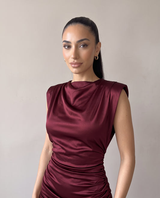 Satenska haljina iznad kolena, bordo, detalj